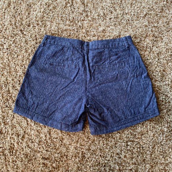 Mid-rise linen shorts - Picture 2 of 3